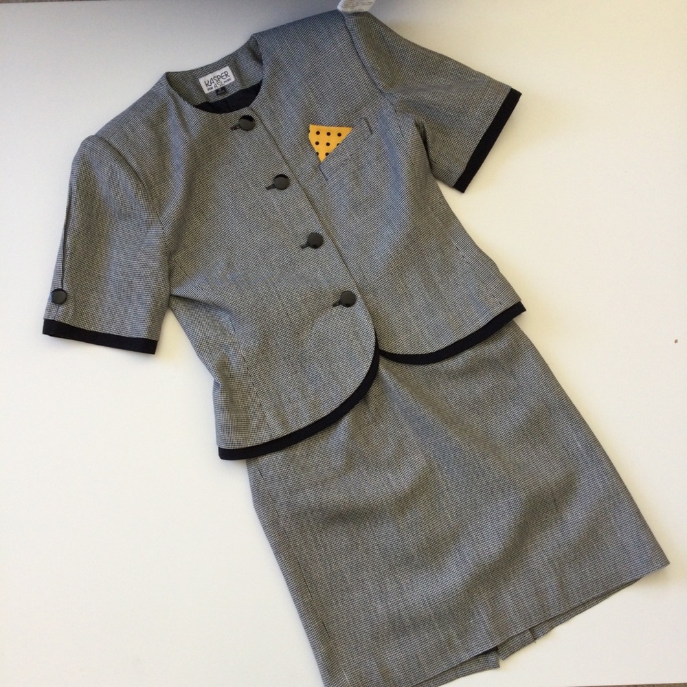 Vintage Gray Two-Piece Skirt Set with Black Trim and Yellow Pocket Square